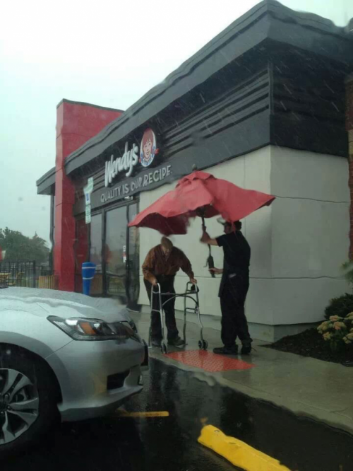Wendys employee delivers outstanding customer service by keeping elderly man dry during rainstorm